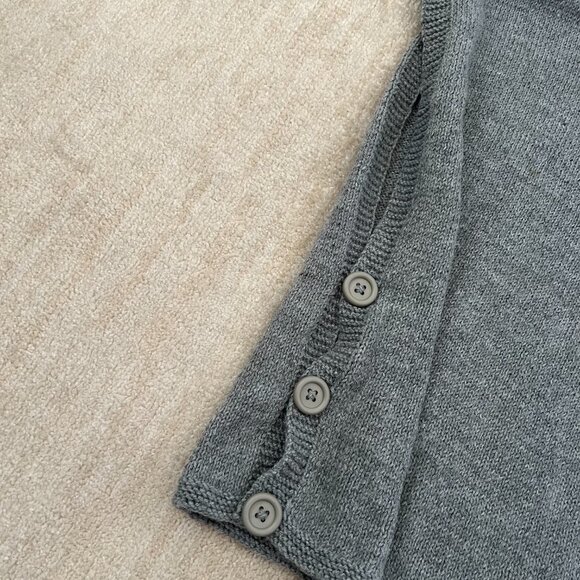 Handmade Gray Chunky Knit Turtleneck Sleeveless Sweater - Picture 7 of 8